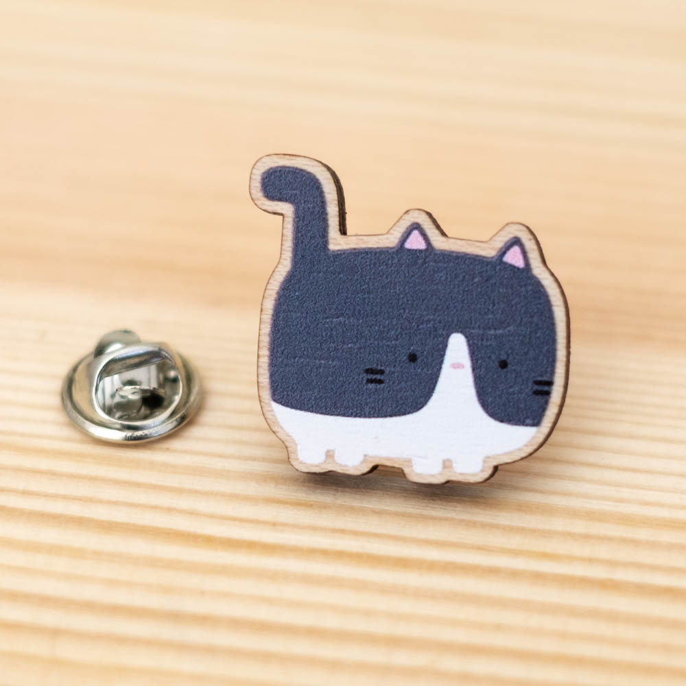 Wooden pin - Cat, tuxedo