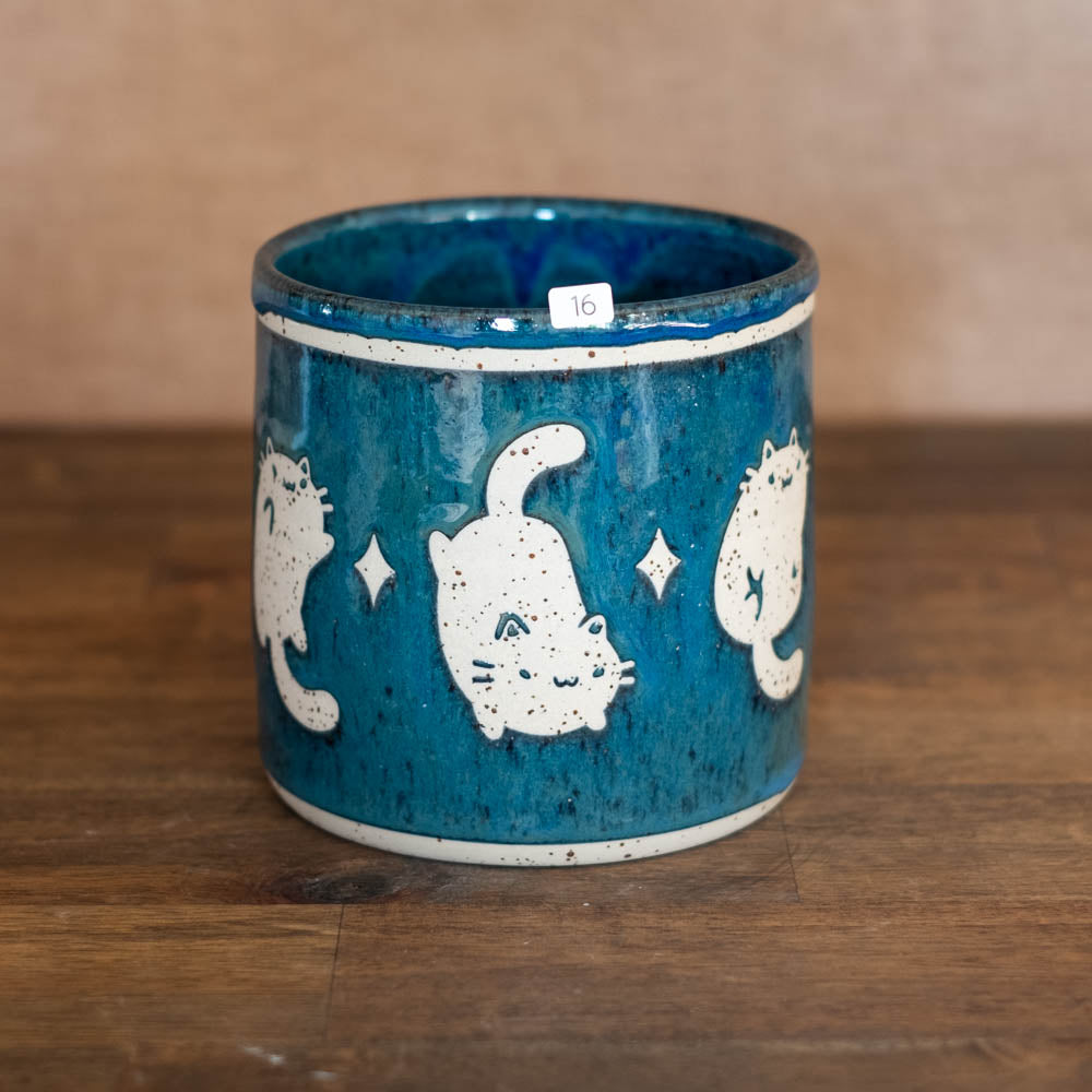 Planter pot (medium) - Luna Cats, no. 16