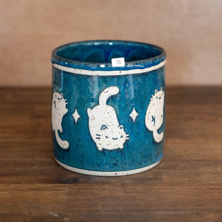 Planter pot (medium) - Luna Cats, no. 16
