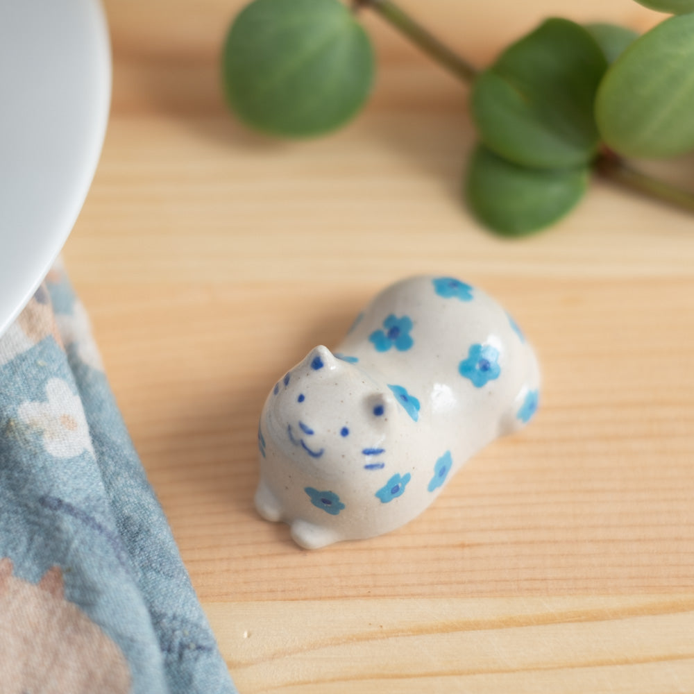 Chopstick rest - Cat, blue flowers
