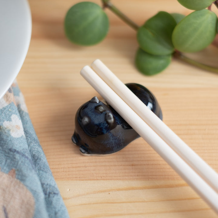 Chopstick rest - Cat, glazed galaxy black