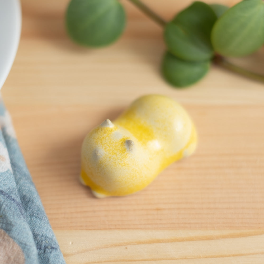 Chopstick rest - Cat, glazed sunshine yellow