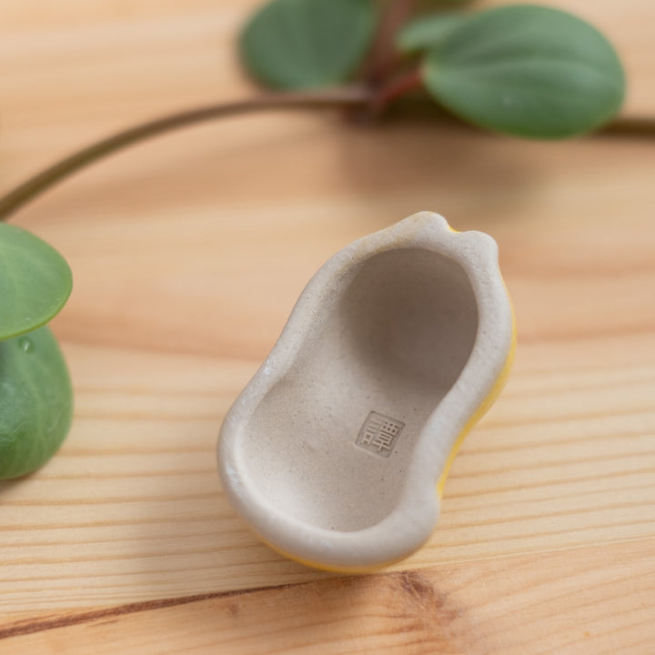 Chopstick rest - Cat, glazed sunshine yellow