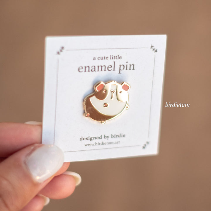 Enamel pin - Golden guinea pig