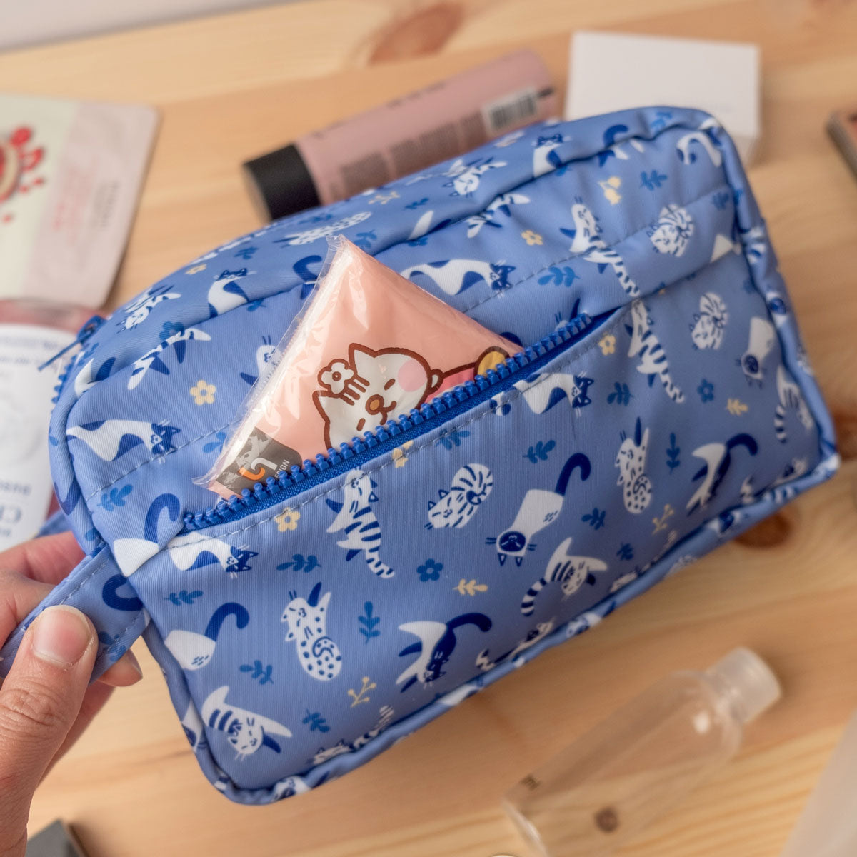 Travel toiletry bag - Floral kitties