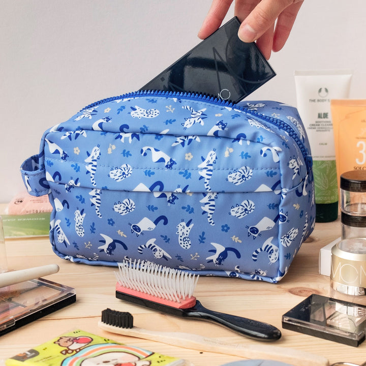 Travel toiletry bag - Floral kitties