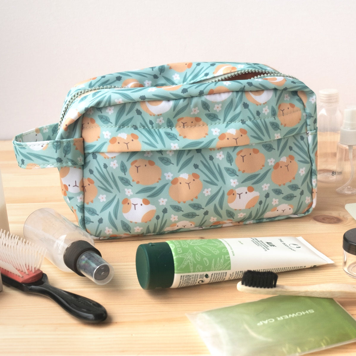 Travel toiletry bag - Guinea pig meadow