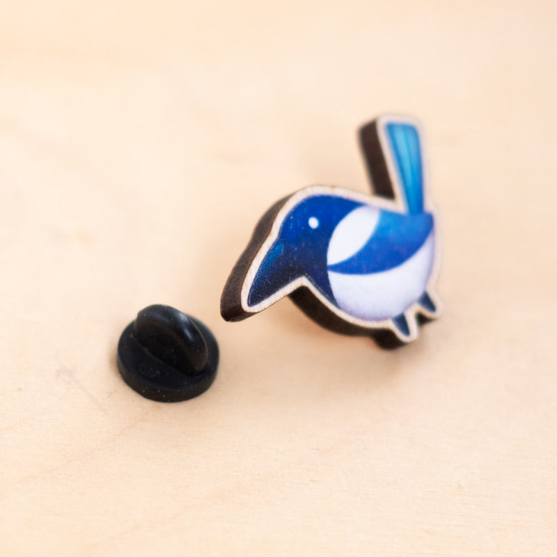 Wooden pin - Magpie