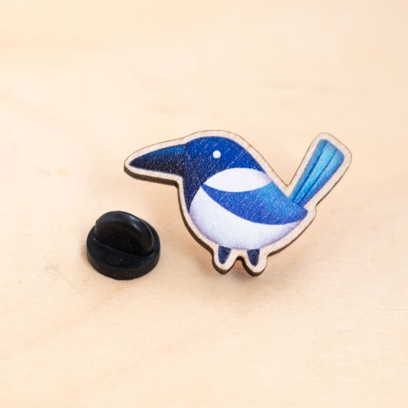 Wooden pin - Magpie