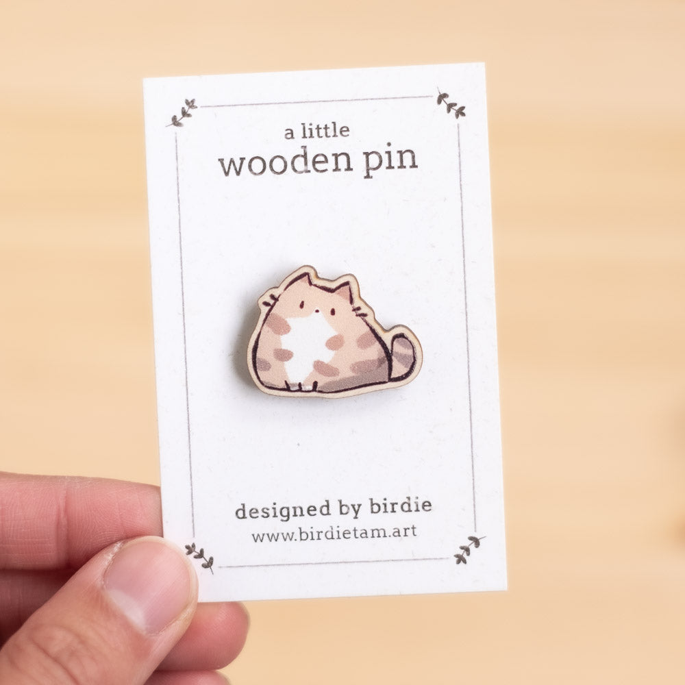 Wooden pin - Chonky cat, tabby