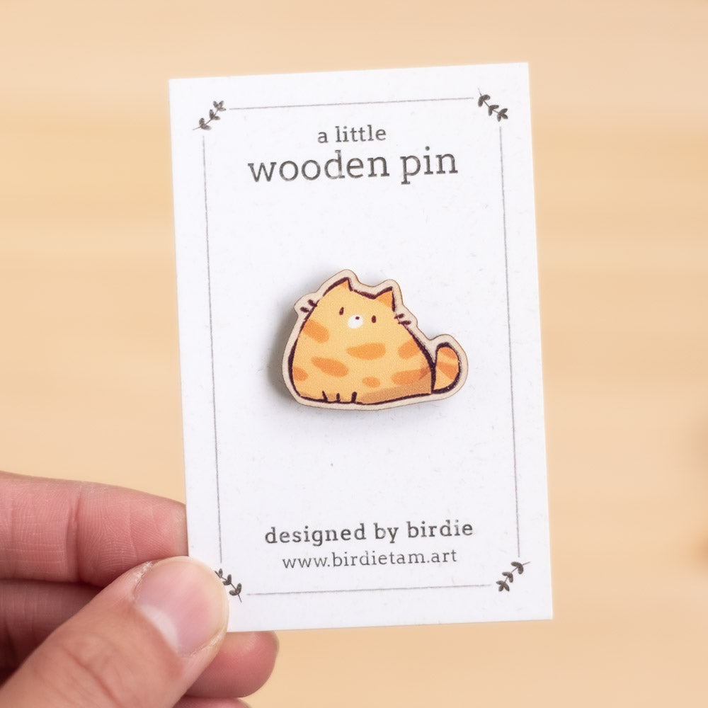 Wooden pin - Chonky cat, orange