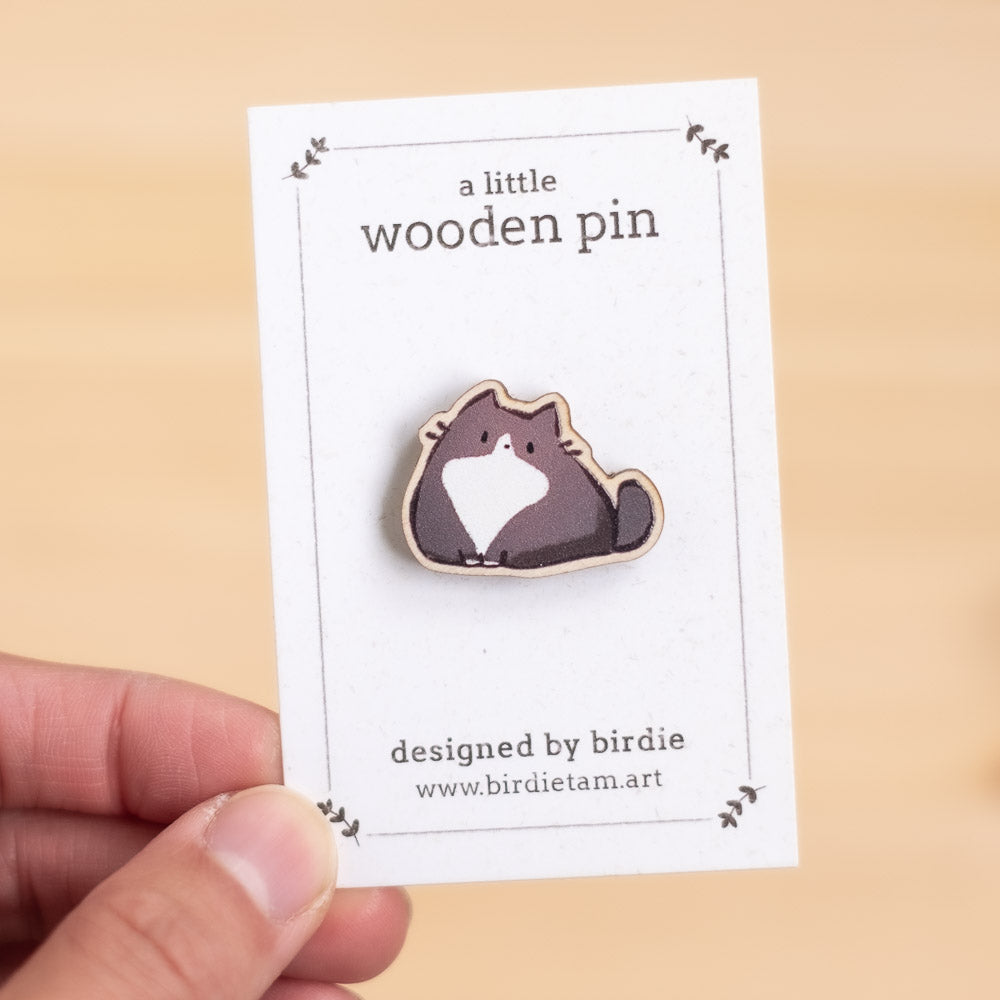 Wooden pin - Chonky cat, tuxedo