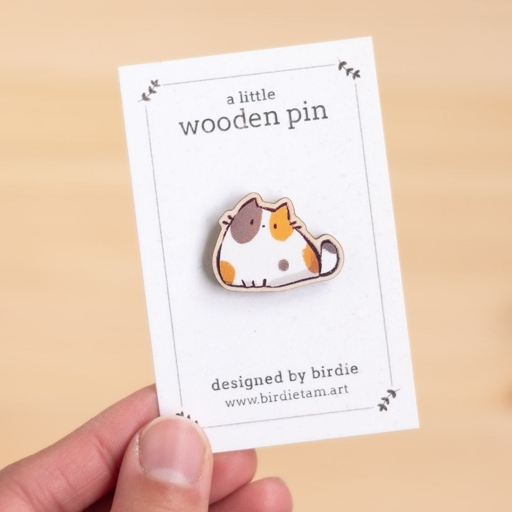 Wooden pin - Chonky cat, calico