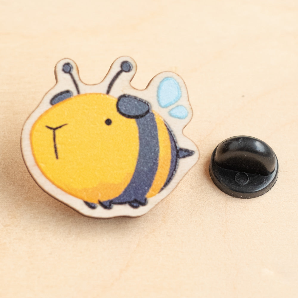 Wooden pin - Guinea bee