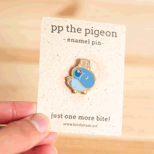 Enamel pin - PP the Pigeon, hot dog
